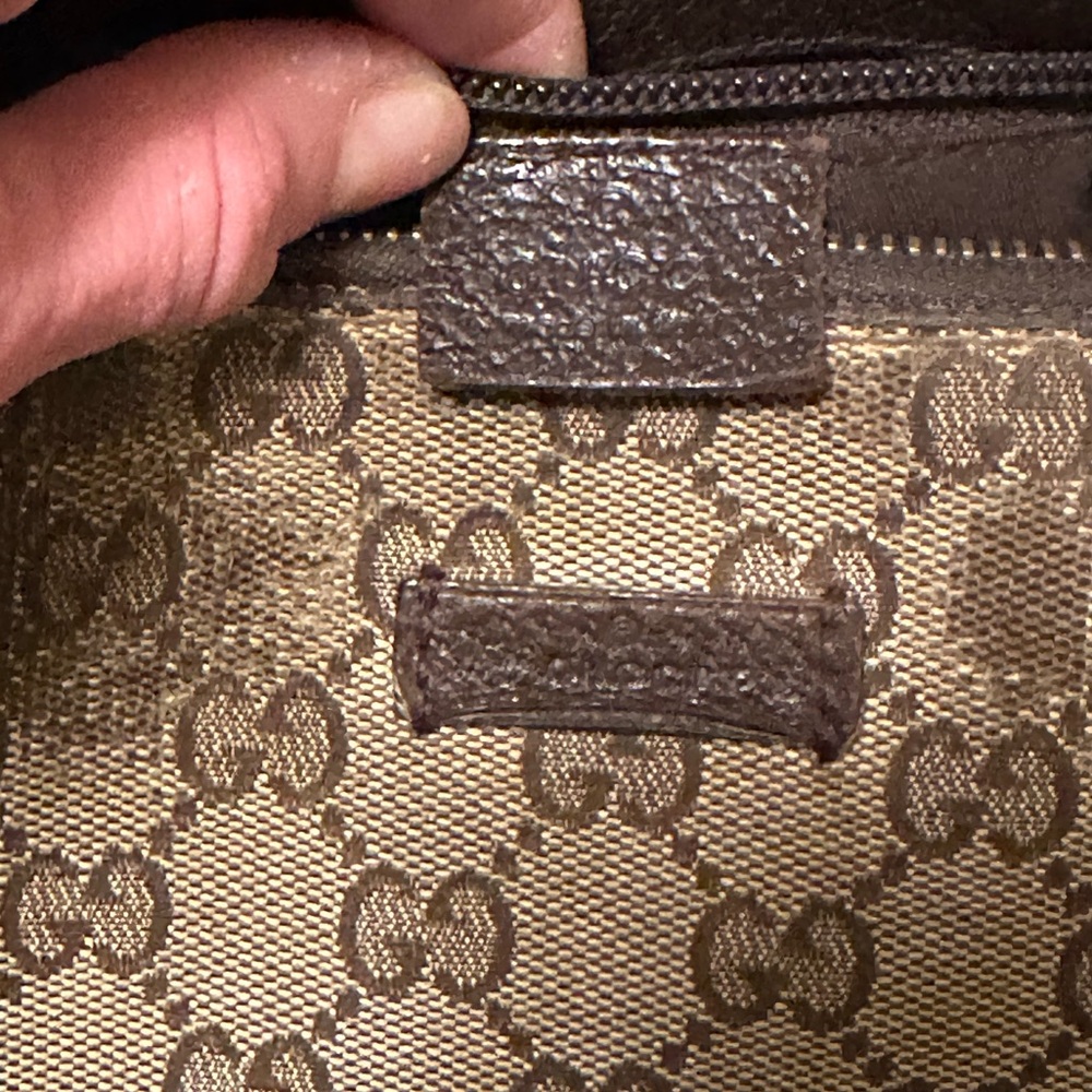 Rehab Gucci Bag with rubbing Likely can be fixed if you know how or by a cobbler - Picture 6 of 11